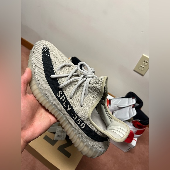 JORDAN AND YEEZY - Picture 2 of 4